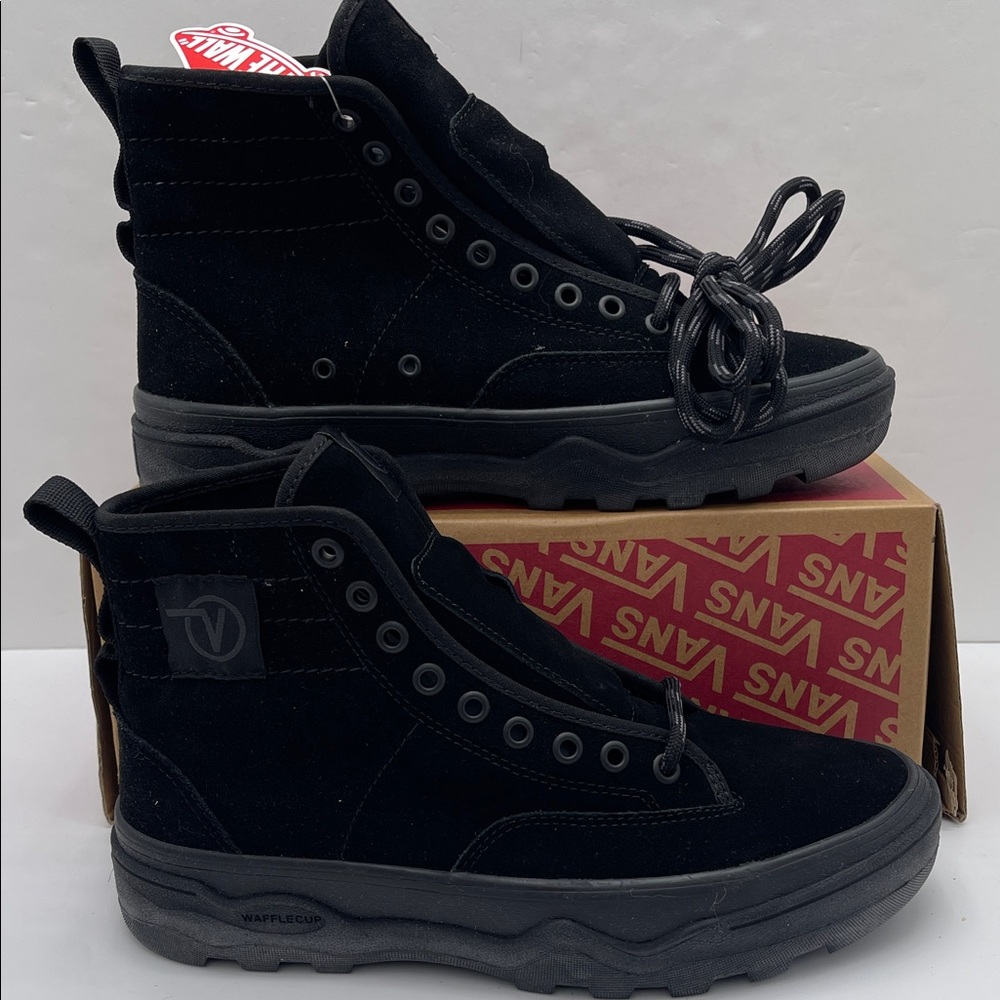 Vans WMNS Black Suede High-Top Sentry Wc
(Suede) Black/Black Snkrs
VN0A4P3K6D3
